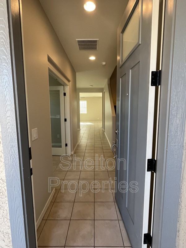 10817 W San Juan Ave - Photo 3 of 19