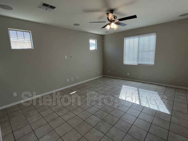 10817 W San Juan Ave - Photo 4 of 19