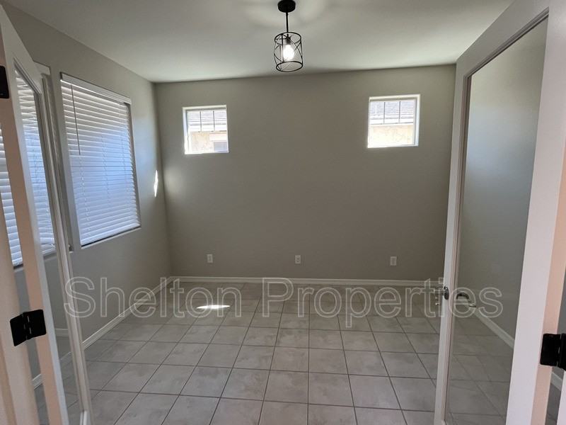 10817 W San Juan Ave - Photo 5 of 19