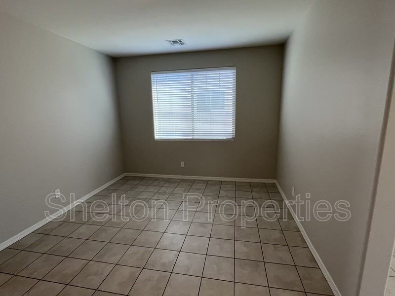 10817 W San Juan Ave - Photo 7 of 19