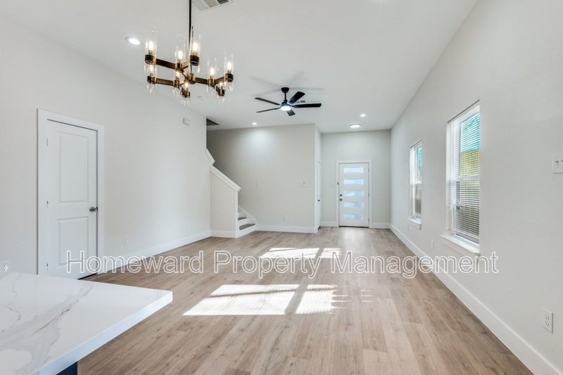 835 Stamps Ave - Photo 3 of 13