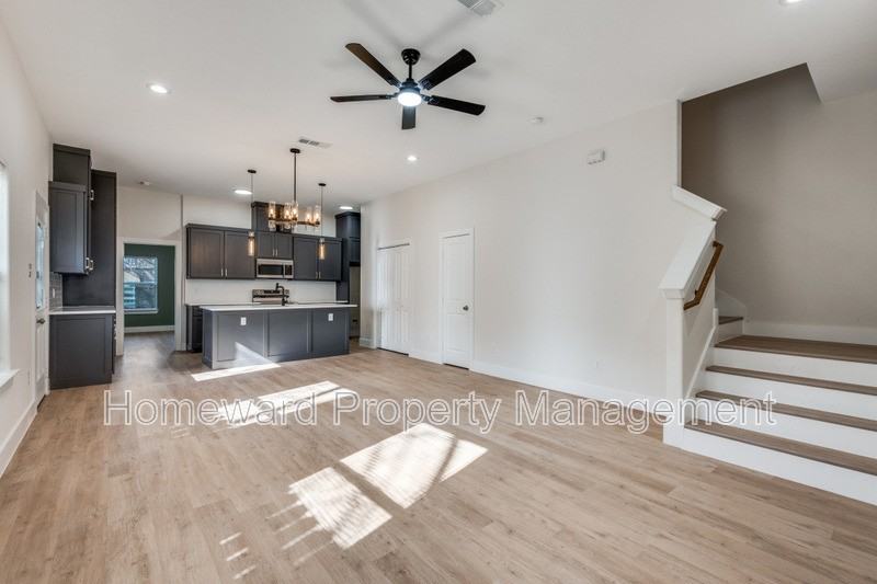 835 Stamps Ave - Photo 4 of 13