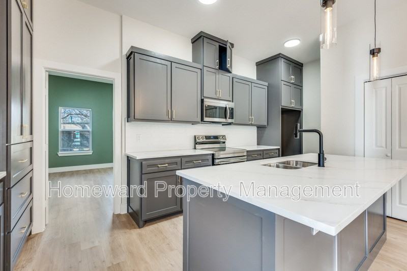 835 Stamps Ave - Photo 5 of 13