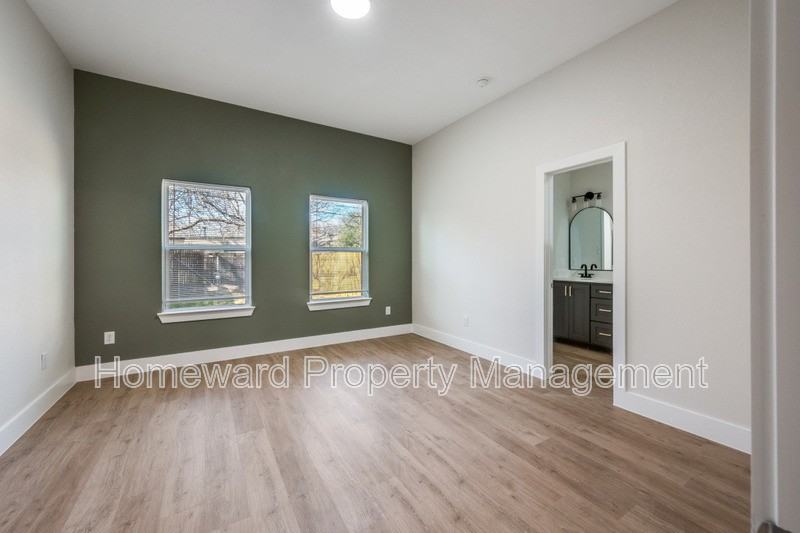 835 Stamps Ave - Photo 7 of 13