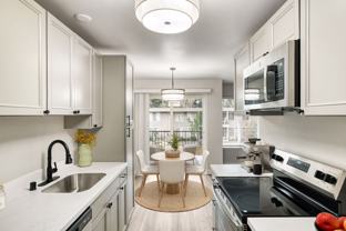 Beautifully Renovated 1 & 2 Bedroom Apartments in Lynnwood! - Photo 1 of 1