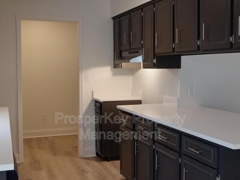 1100 43rd Ct - Photo 4 of 20