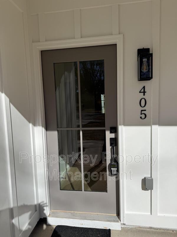 405 E Chappell St - Photo 2 of 23