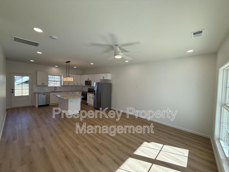 405 E Chappell St - Photo 3 of 23