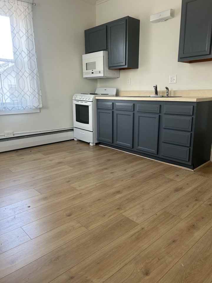 1863 Lincoln Highway East Flr 2 - Photo 6 of 10