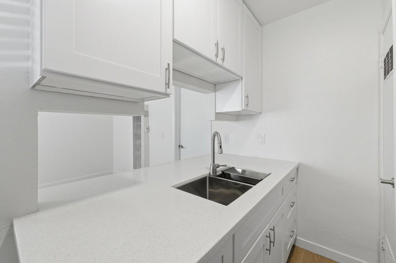 6301 Nightingale St - Photo 4 of 11