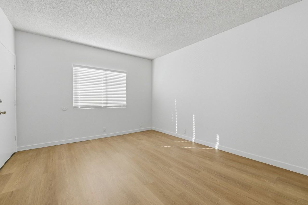 6301 Nightingale St - Photo 6 of 11