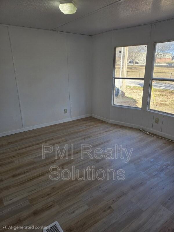 310 Elberta Ave - Photo 2 of 13