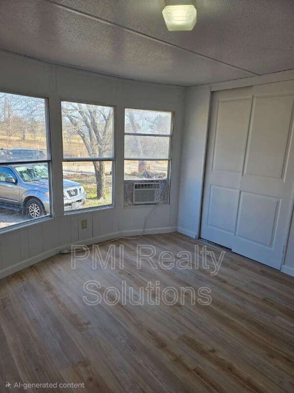 310 Elberta Ave - Photo 3 of 13