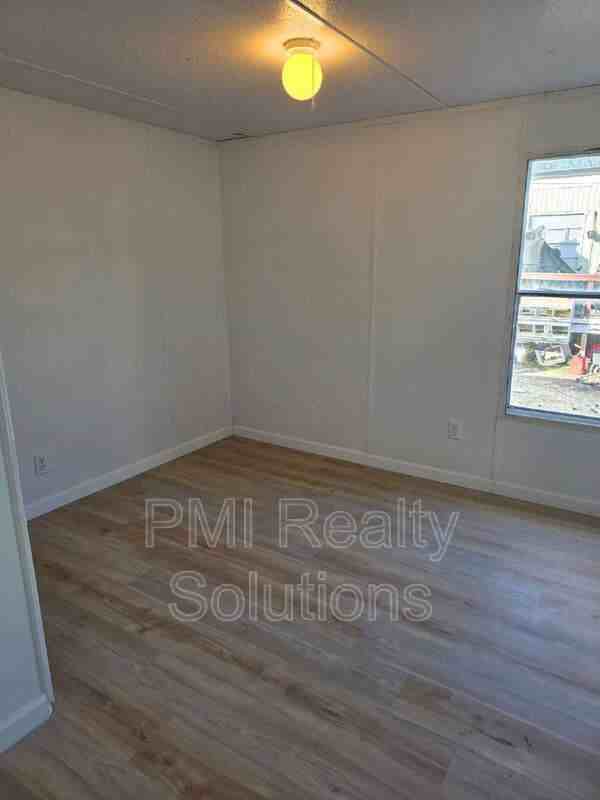 310 Elberta Ave - Photo 6 of 13