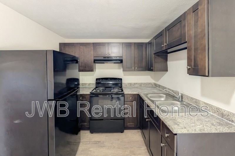 4281 Mcdaniel Dr - Photo 4 of 18