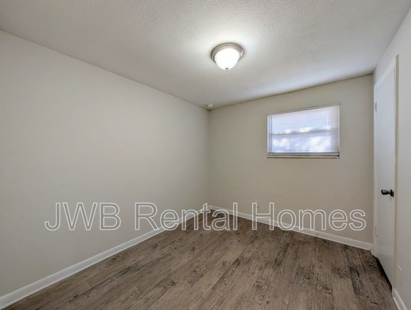 4281 Mcdaniel Dr - Photo 7 of 18