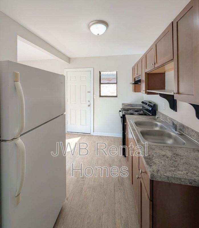 249 W 43rd St - Photo 4 of 17