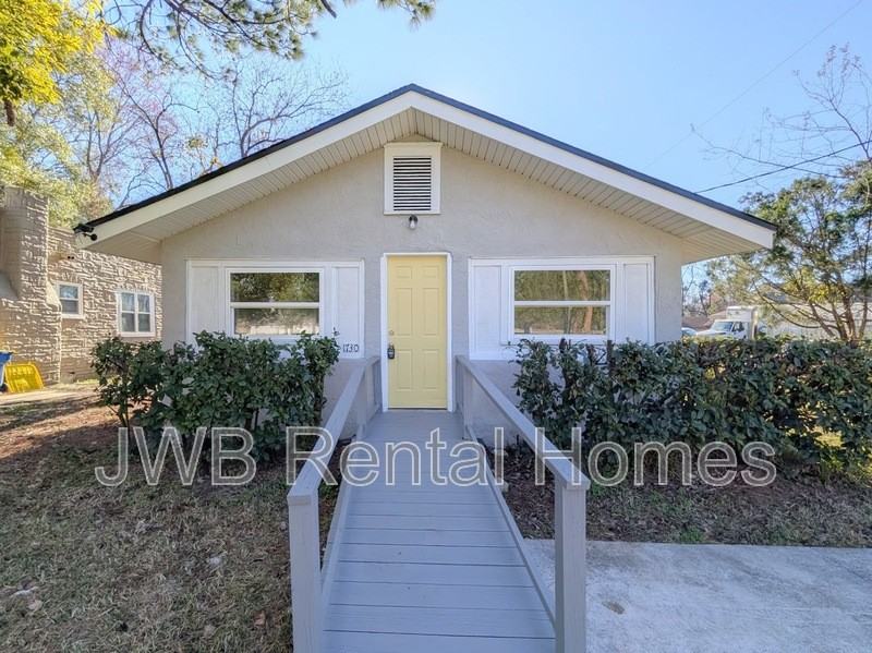 1730 Rowe Ave - Photo 2 of 19