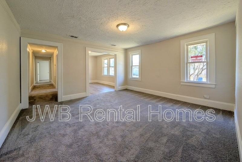 1730 Rowe Ave - Photo 6 of 19