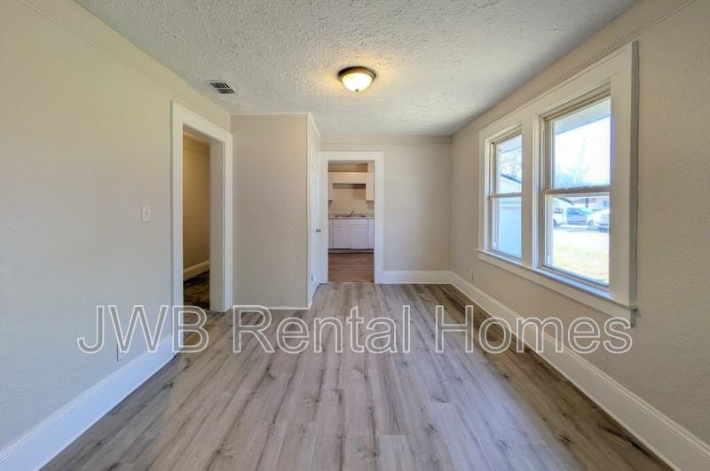 1730 Rowe Ave - Photo 7 of 19