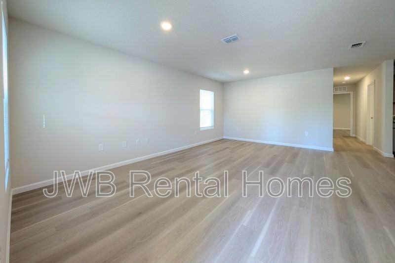 8095 Siskin Ave - Photo 6 of 18