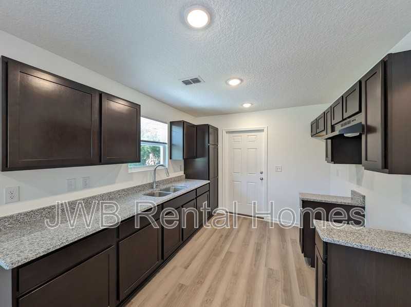 1212 Tyler St - Photo 3 of 10