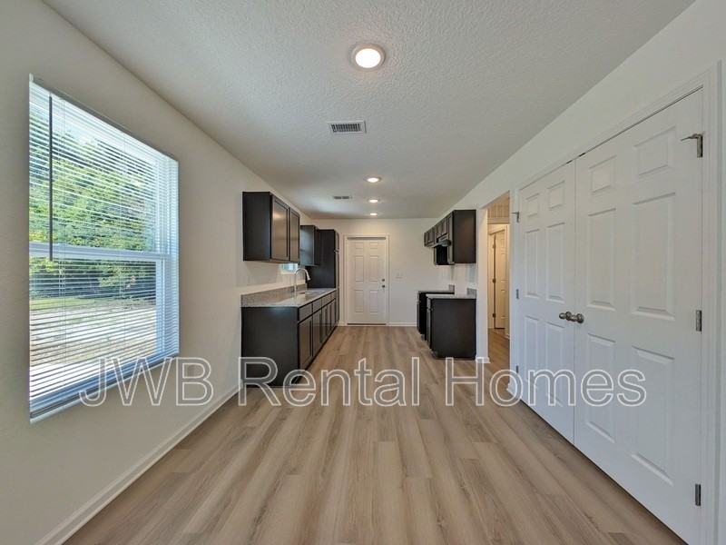 1212 Tyler St - Photo 4 of 10