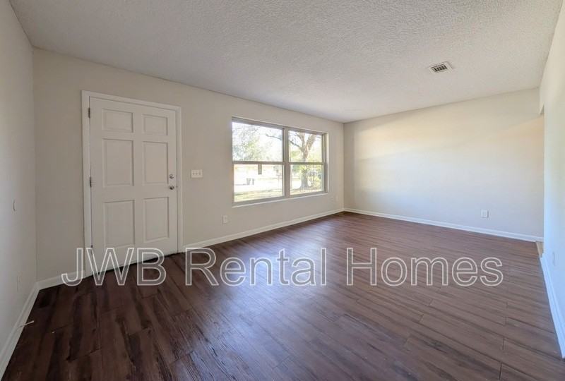 4804 Hatteras Rd - Photo 6 of 19