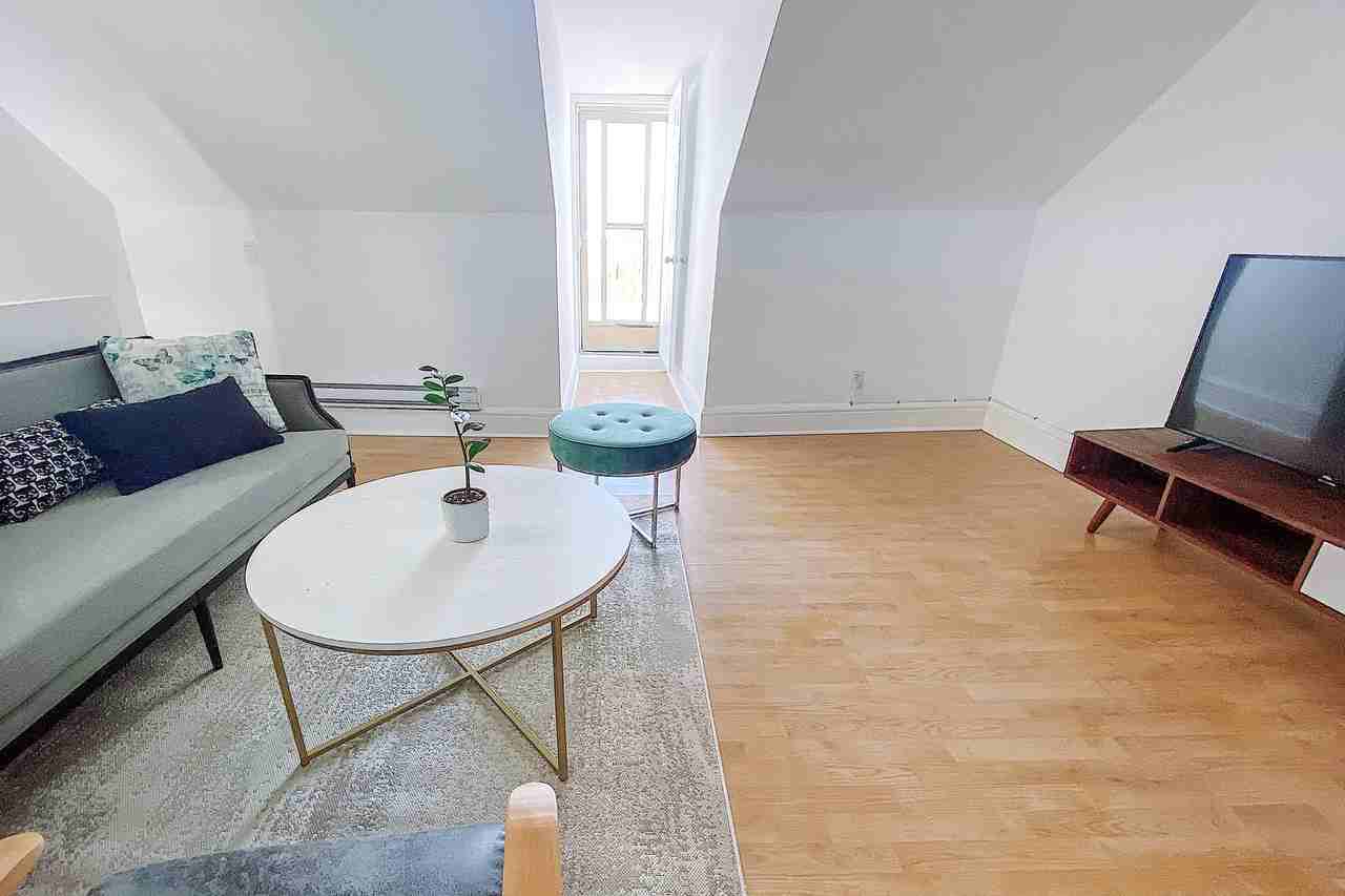 111 Gladstone Avenue - Photo 2 of 12