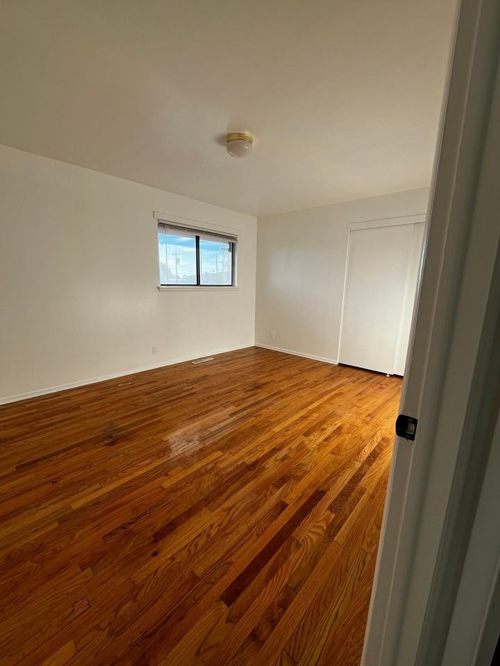 525 West Pacific Street - Photo 4 of 17