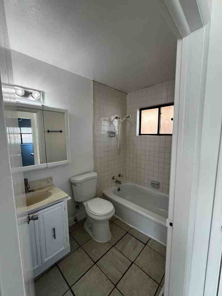 525 West Pacific Street - Photo 6 of 17