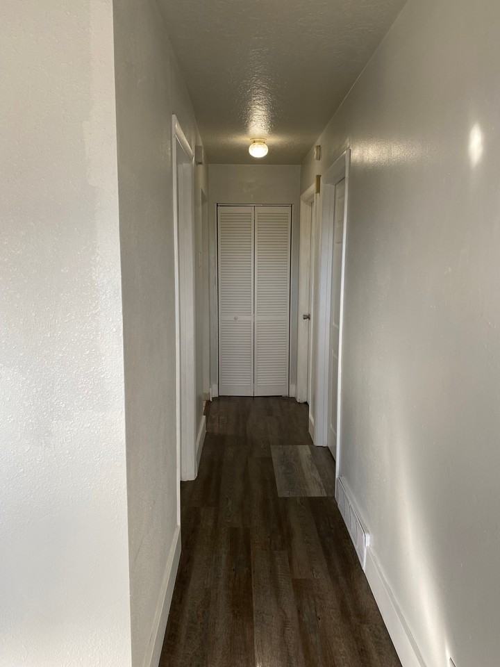 525 West Pacific Street - Photo 2 of 20