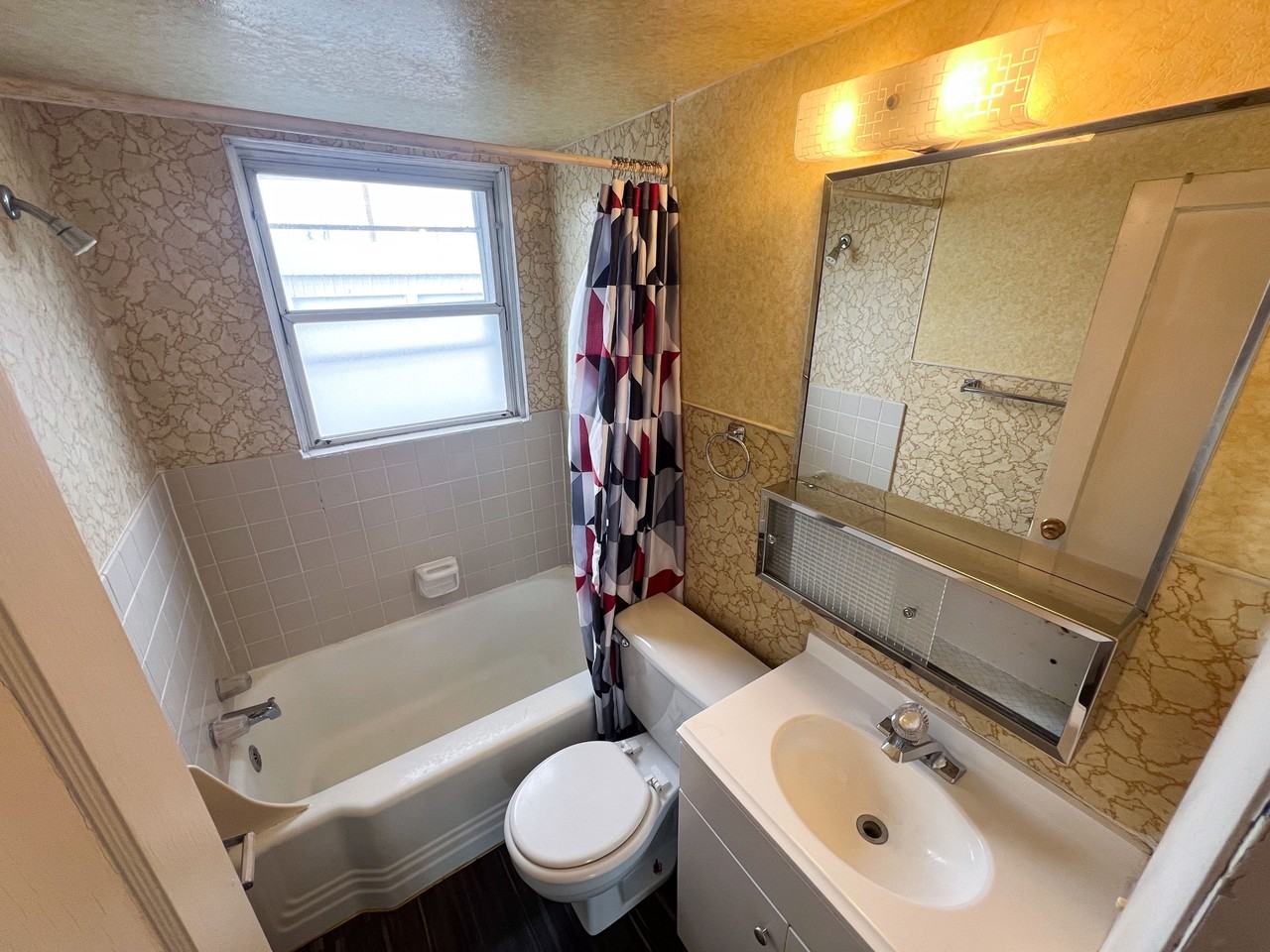 491 East 16th Street - Photo 6 of 8