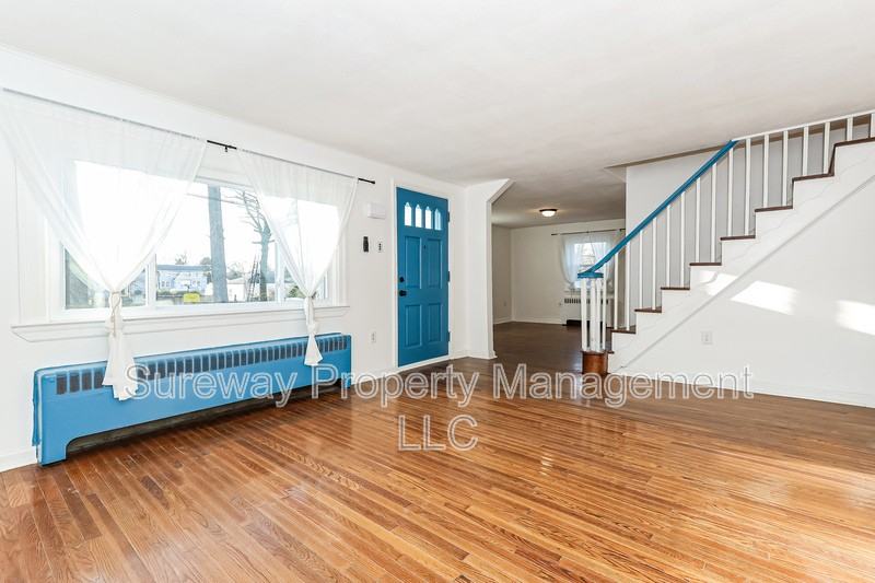 1097 Richardson Ave - Photo 5 of 20