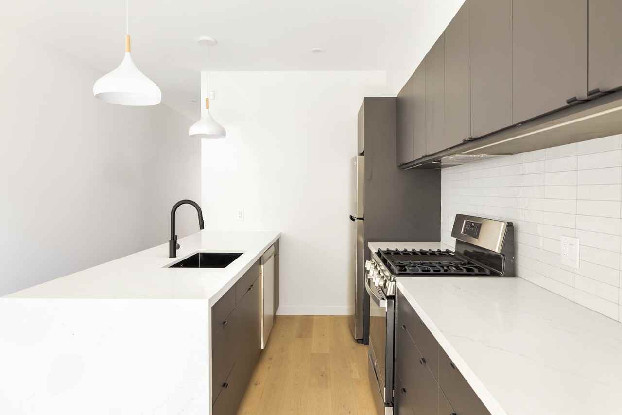 86 Lansdowne Avenue - Photo 2 of 12