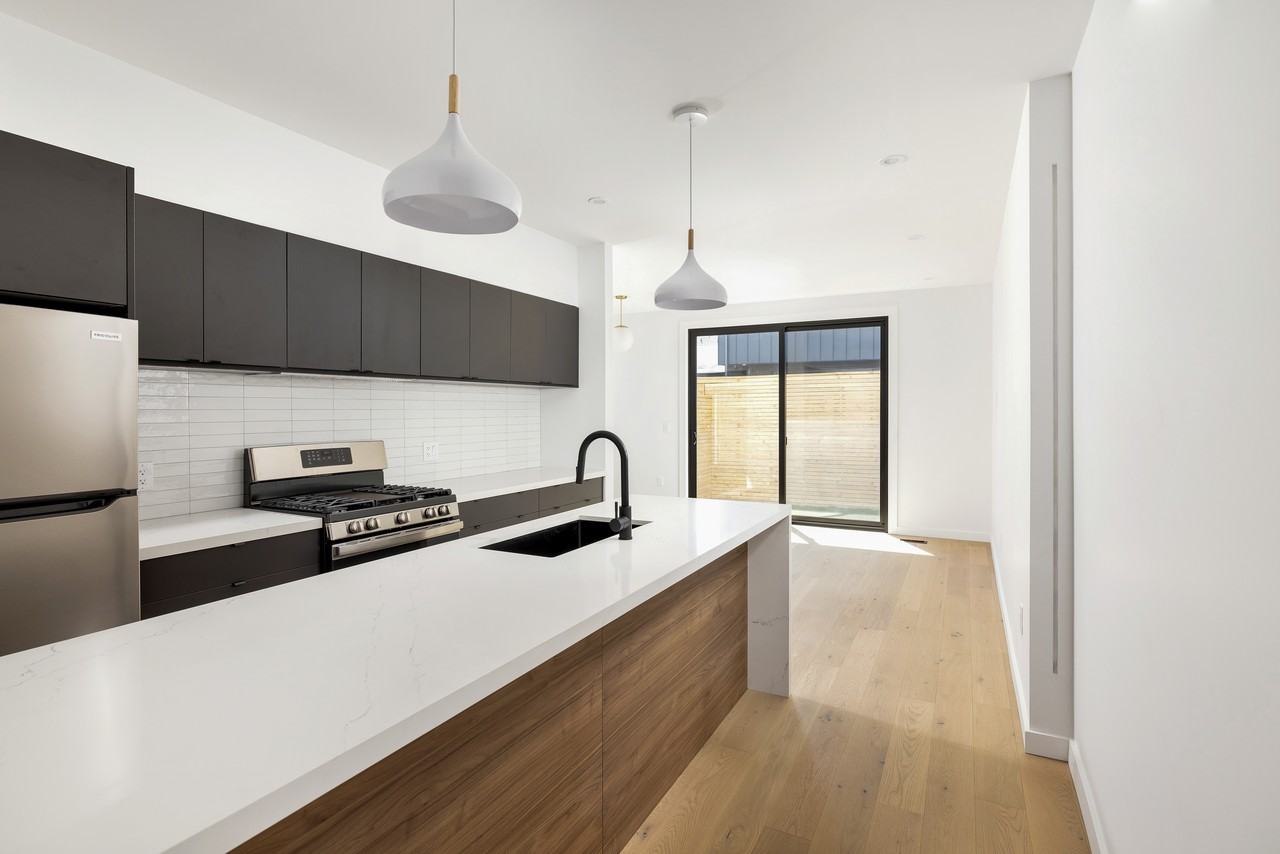 86 Lansdowne Avenue - Photo 3 of 12