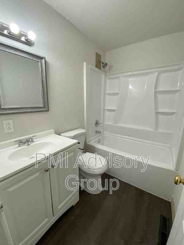 1904 Se Pennsylvania Ave - Photo 4 of 14