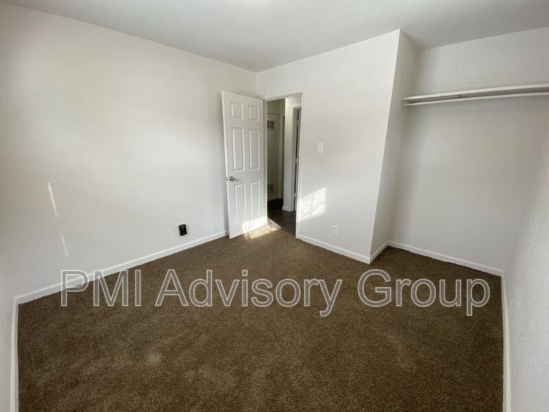 1904 Se Pennsylvania Ave - Photo 5 of 14