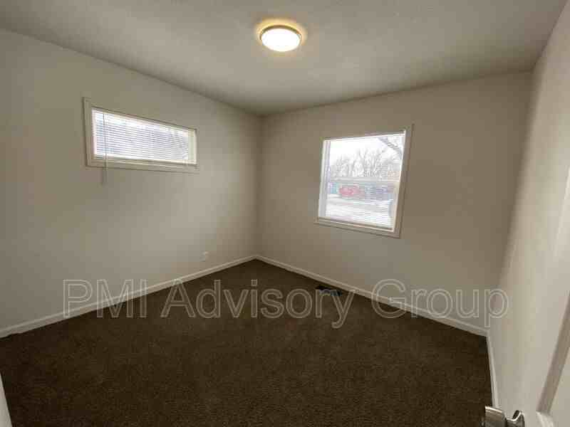 1904 Se Pennsylvania Ave - Photo 6 of 14