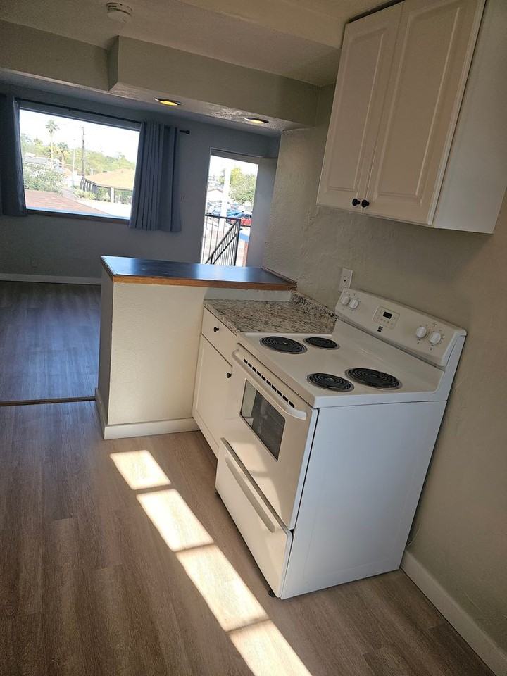 1517 W Thomas Rd #3 - Photo 4 of 36