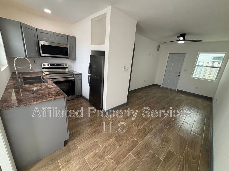 2919 Broadway #3 - Photo 3 of 7