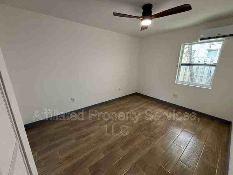 2919 Broadway #3 - Photo 4 of 7