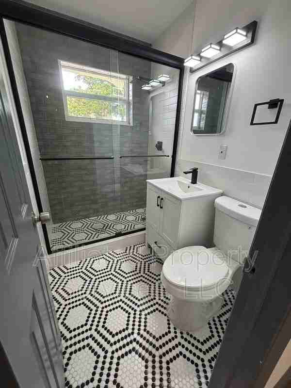 2919 Broadway #3 - Photo 6 of 7