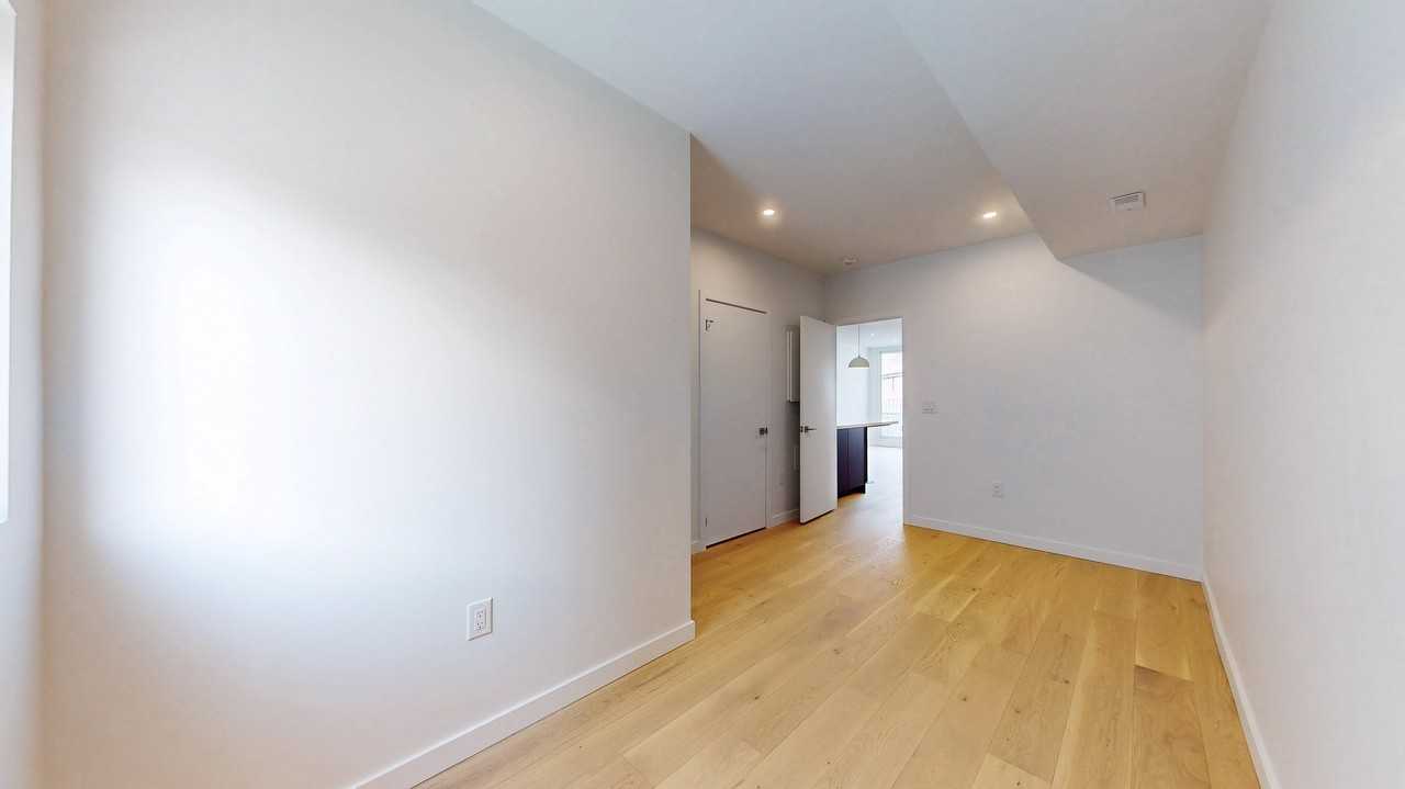 3122 Dundas Street West - Photo 6 of 16