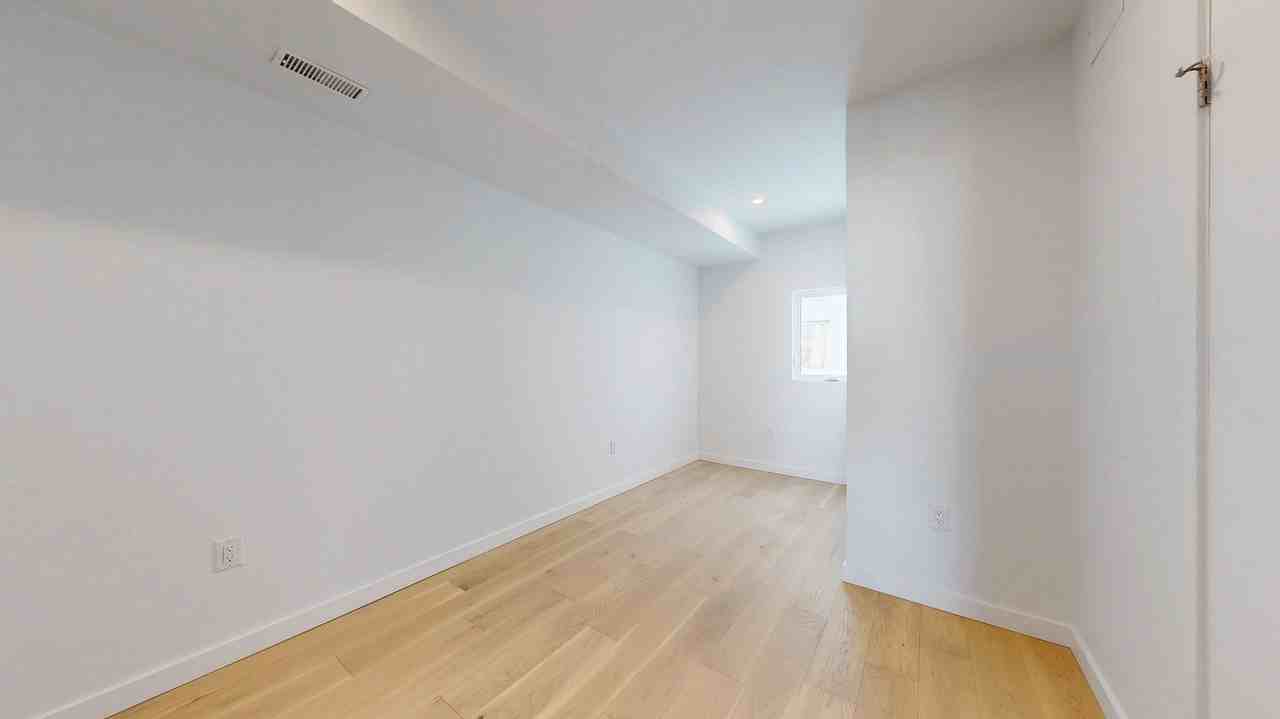 3122 Dundas Street West - Photo 8
