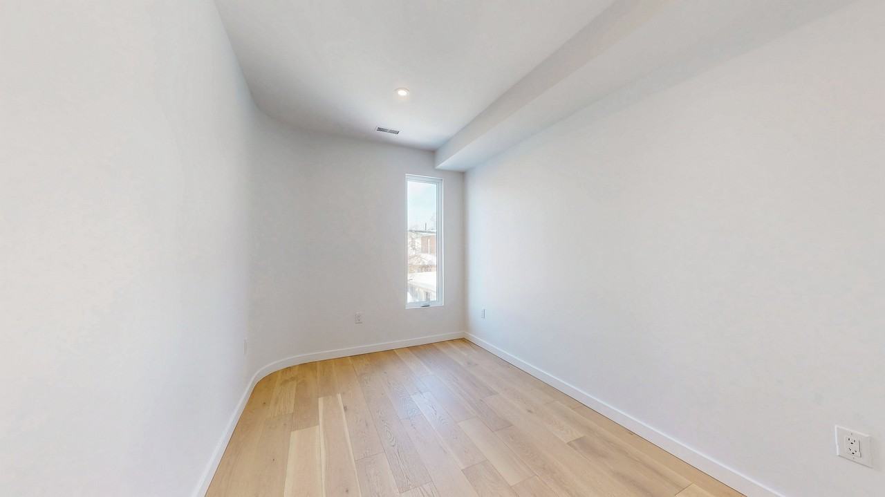 3122 Dundas Street West - Photo 9