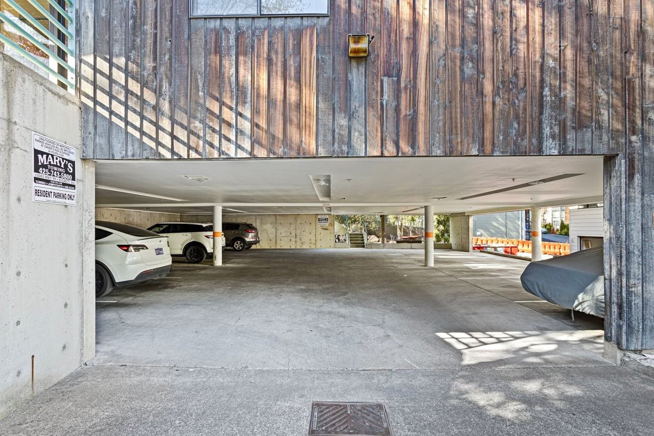 The Carriage House - Photo 2 of 3