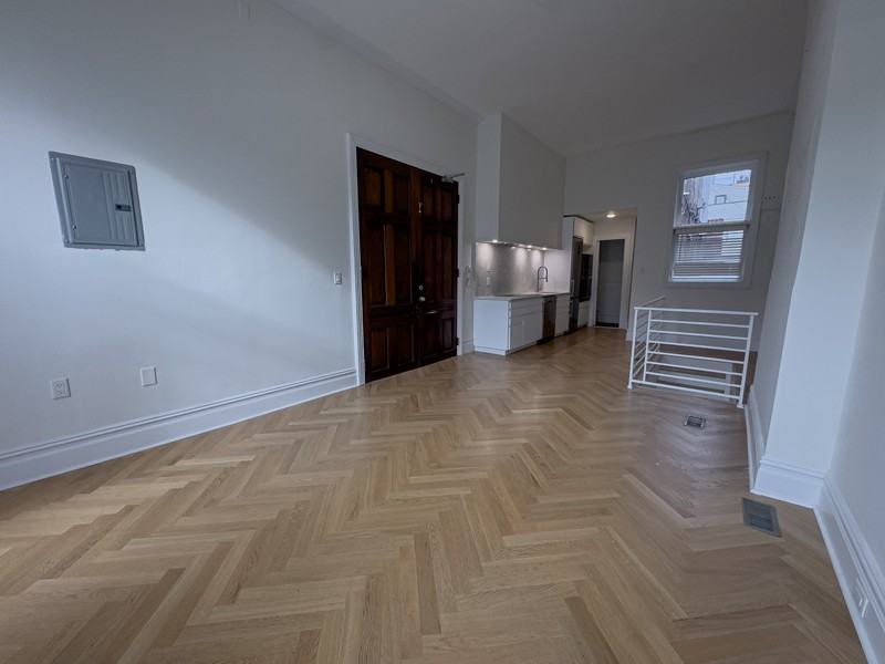 2105 Green St - Photo 2 of 23