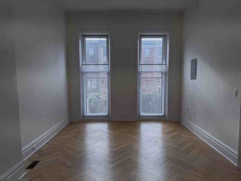 2105 Green St - Photo 3 of 23