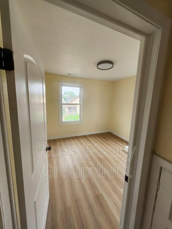 653 Oswald St - Photo 4 of 13